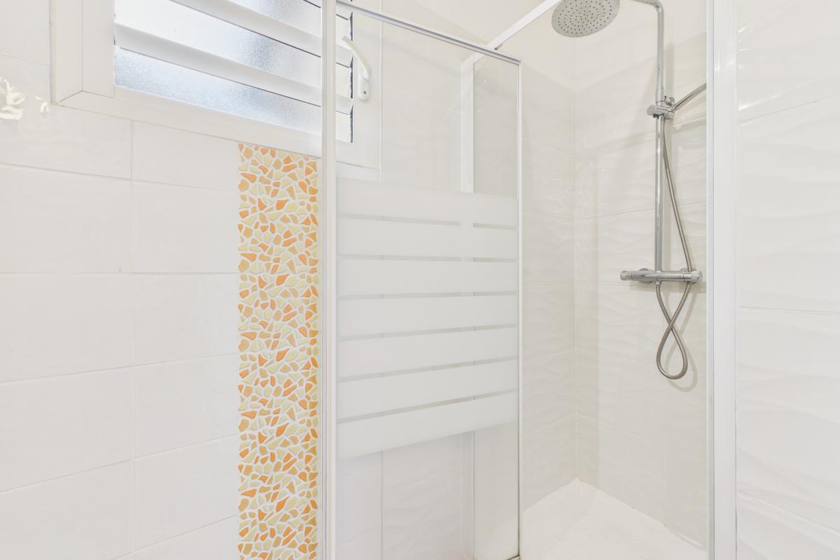 Location villa 6 personnes martinique sdd  vue douche étage 